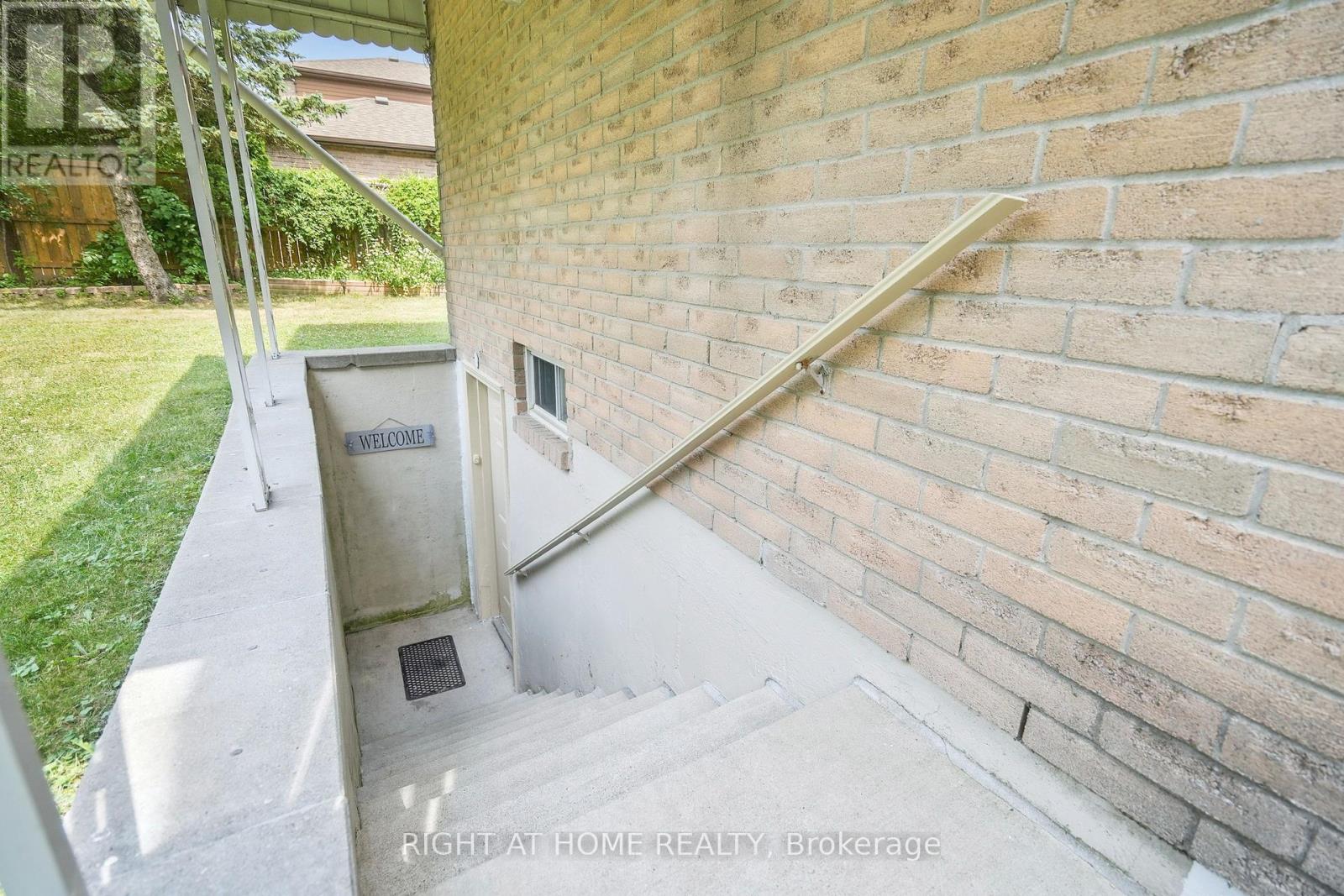 309 Amberly Boulevard, Hamilton, Ontario  L9G 4B6 - Photo 25 - X12299052