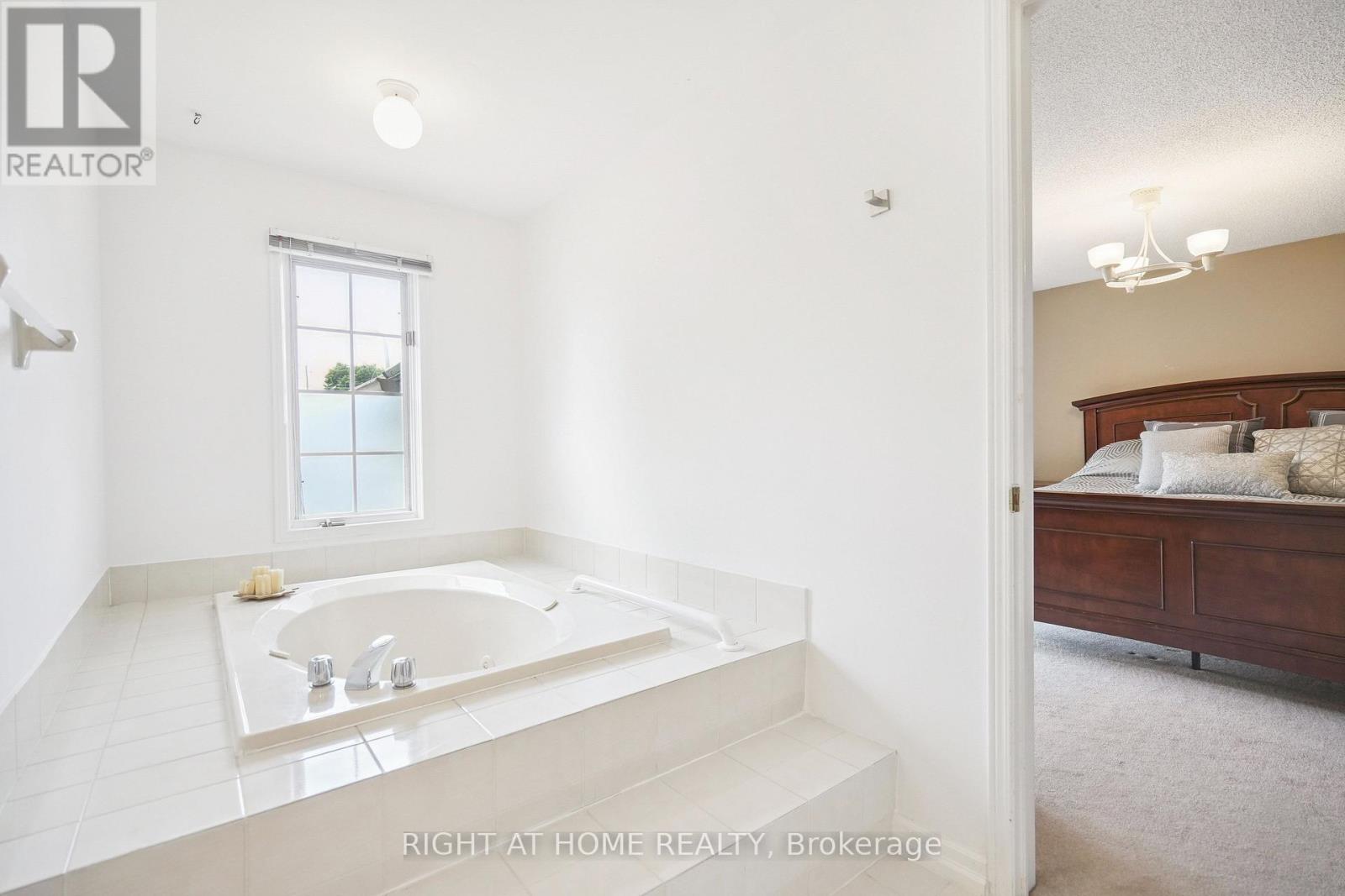 309 Amberly Boulevard, Hamilton, Ontario  L9G 4B6 - Photo 20 - X12299052