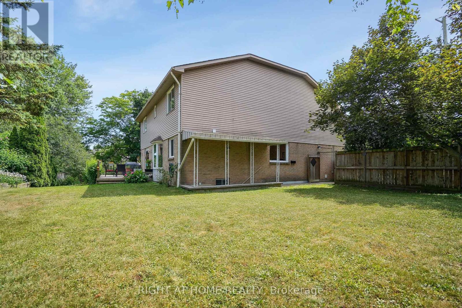 309 Amberly Boulevard, Hamilton, Ontario  L9G 4B6 - Photo 35 - X12299052