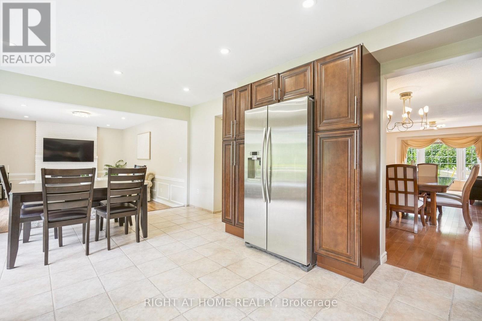 309 Amberly Boulevard, Hamilton, Ontario  L9G 4B6 - Photo 9 - X12299052