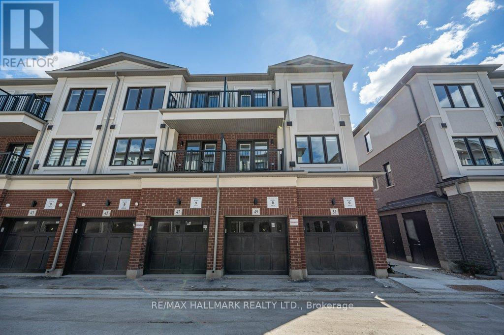 49 Matawin Lane, Richmond Hill, Ontario L4B 0H8 - Photo 3 - N12365624