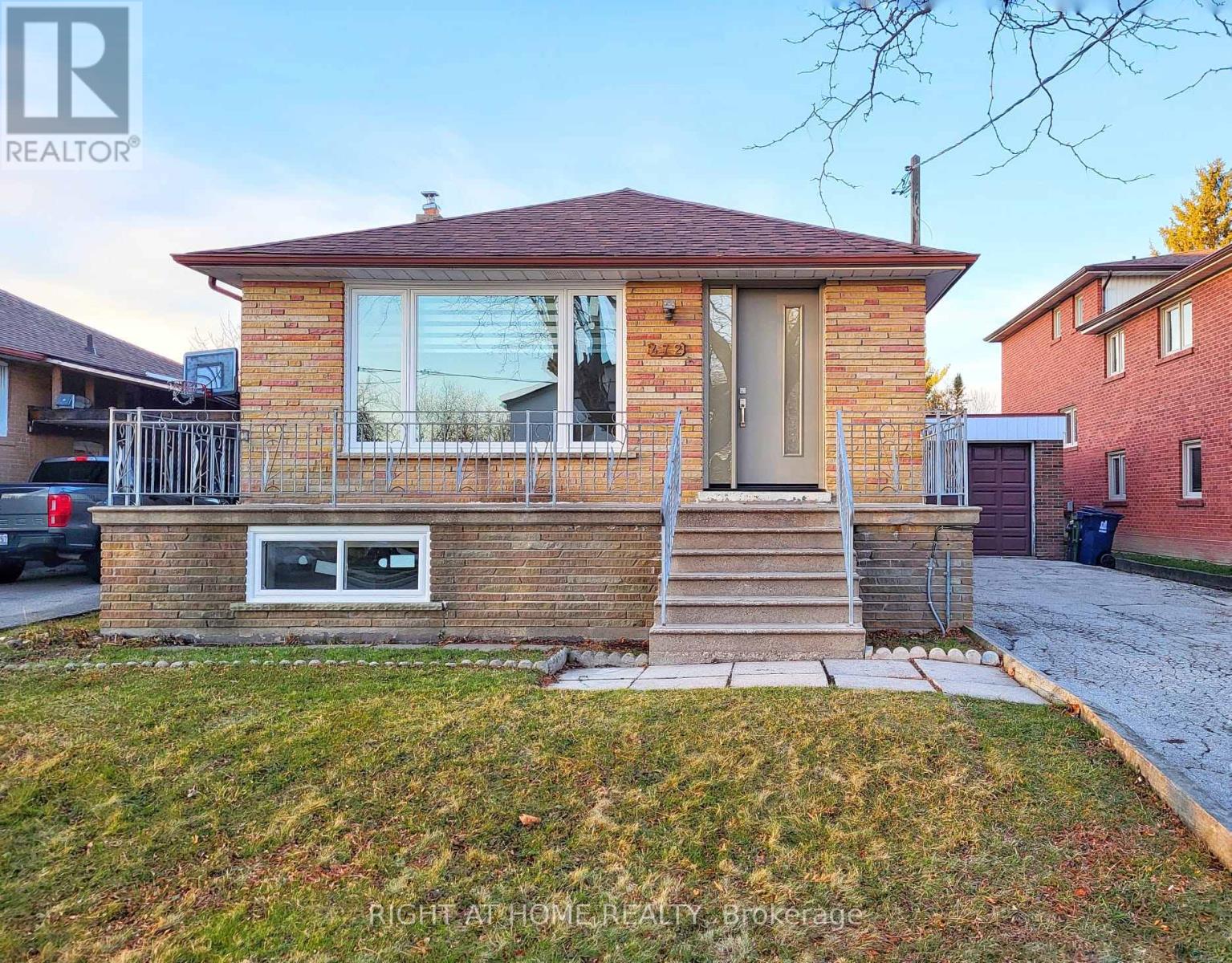 472 Ellerslie Avenue, Toronto, Ontario  M2R 1C4 - Photo 1 - C12365640