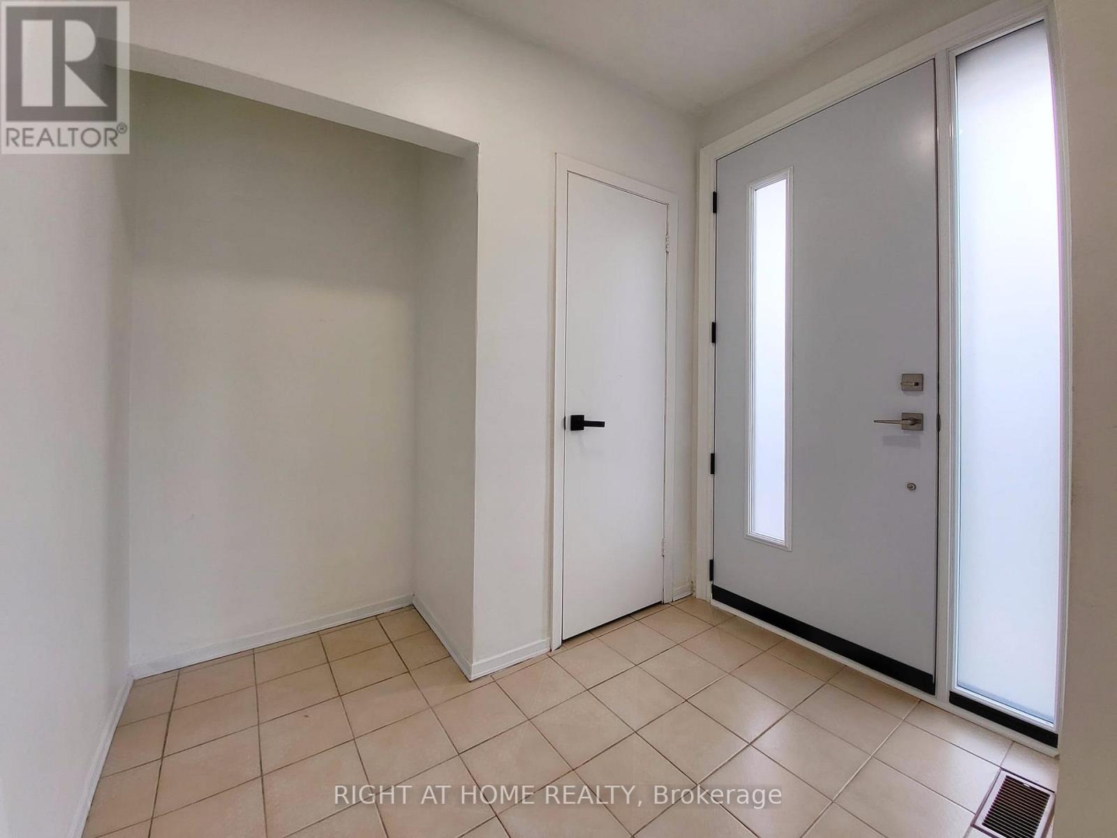 472 Ellerslie Avenue, Toronto, Ontario  M2R 1C4 - Photo 10 - C12365640
