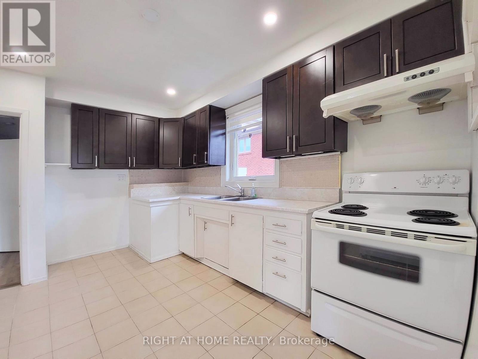 472 Ellerslie Avenue, Toronto, Ontario  M2R 1C4 - Photo 13 - C12365640