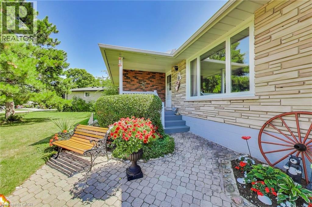 5 Woodsview Place, Grimsby, Ontario  L3M 2H1 - Photo 2 - 40761711