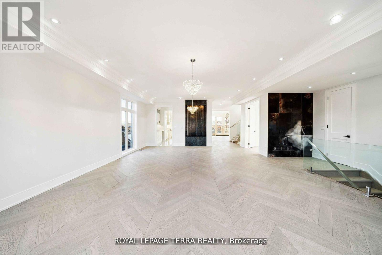 309 Ranee Avenue, Toronto (Yorkdale-Glen Park), Ontario  M6A 1N9 - Photo 16 - W12365655
