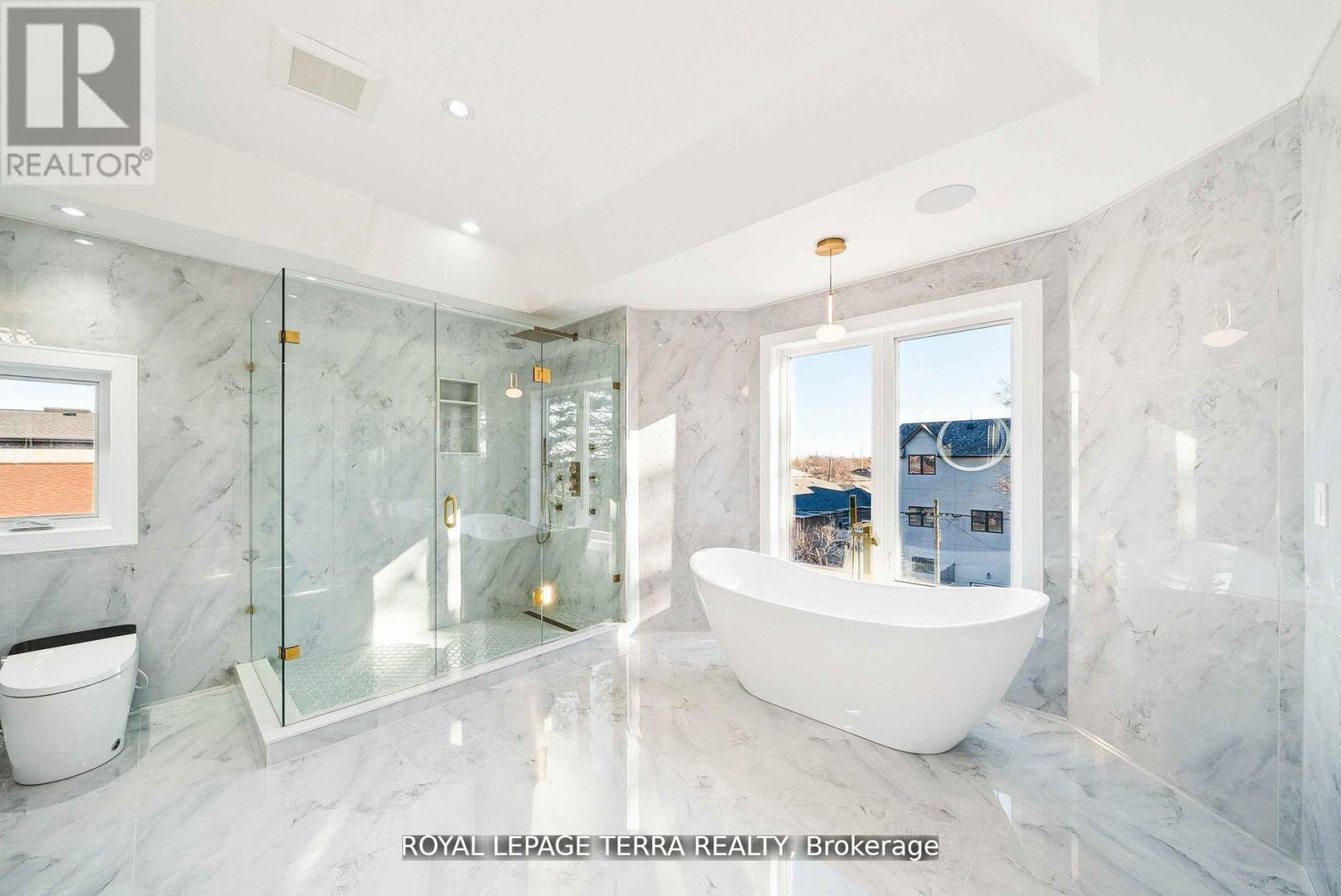 309 Ranee Avenue, Toronto (Yorkdale-Glen Park), Ontario  M6A 1N9 - Photo 22 - W12365655