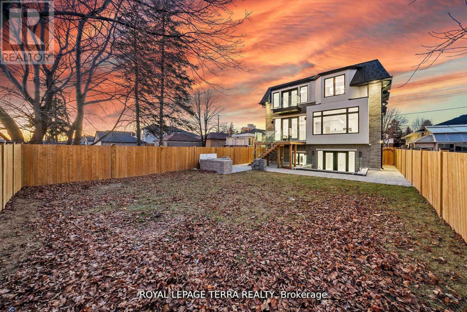 309 Ranee Avenue, Toronto (Yorkdale-Glen Park), Ontario  M6A 1N9 - Photo 32 - W12365655