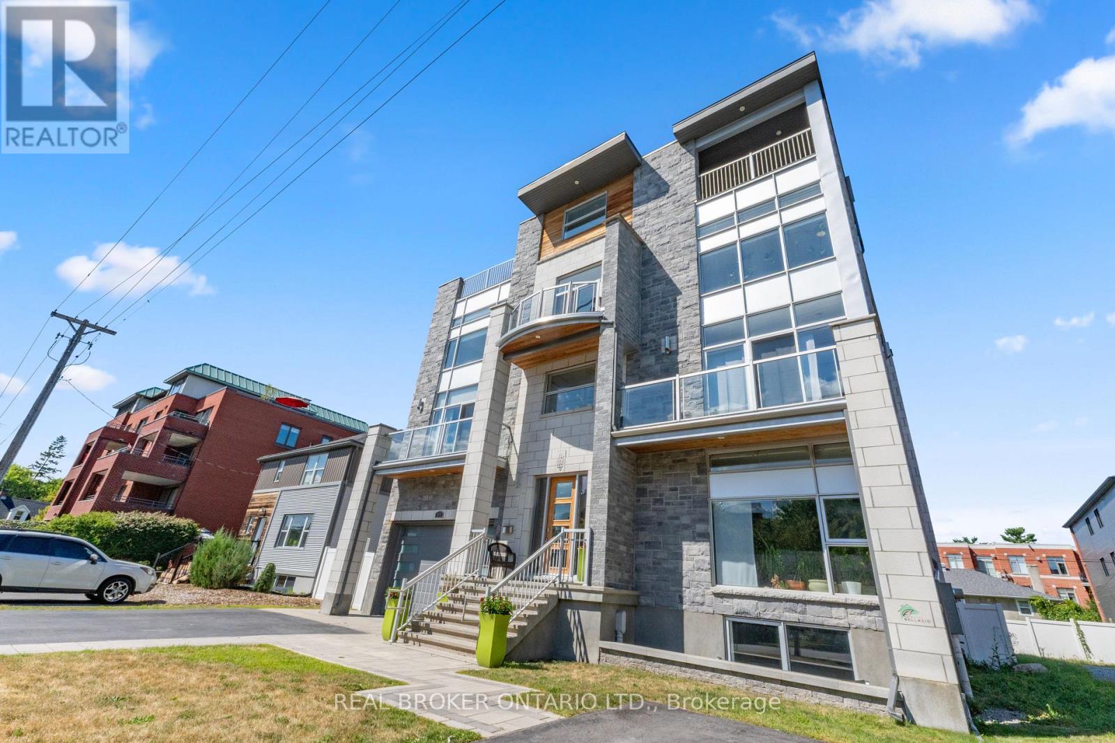 69 Donald Street, Ottawa, Ontario  K1K 1N3 - Photo 2 - X12365685