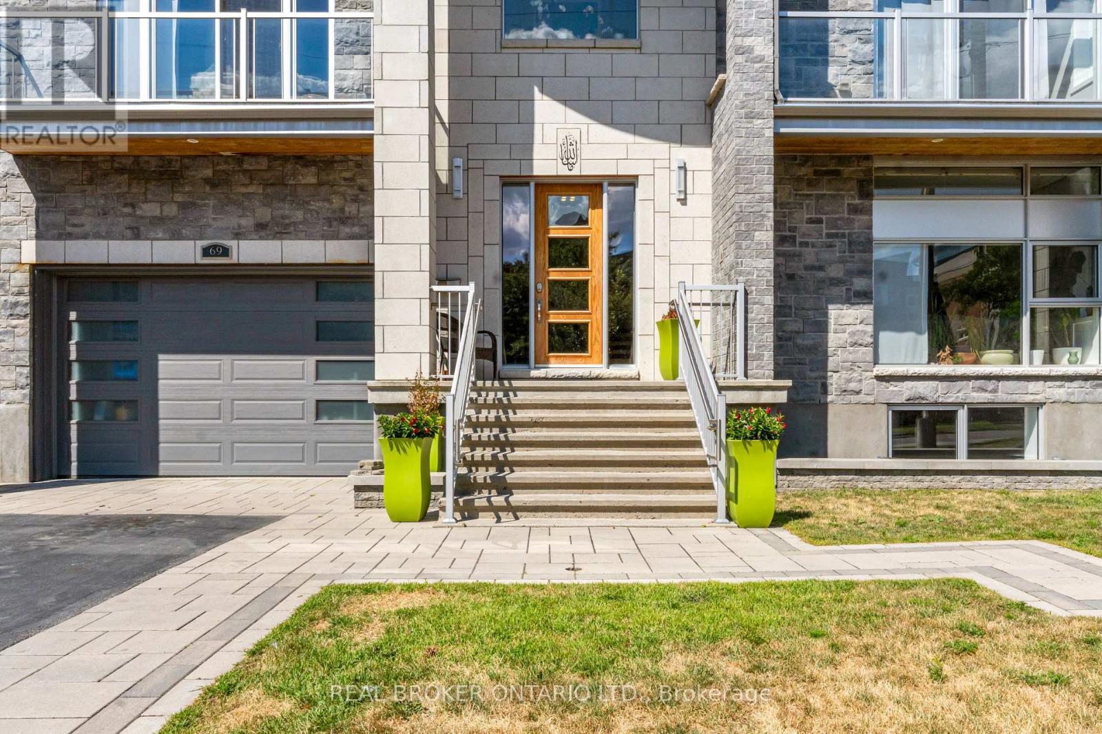 69 Donald Street, Ottawa, Ontario  K1K 1N3 - Photo 4 - X12365685