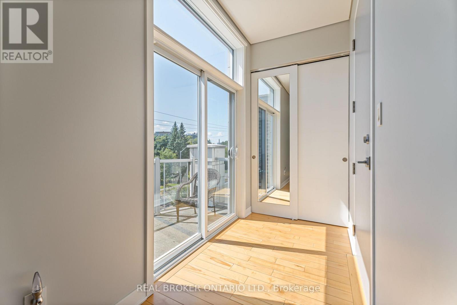 69 Donald Street, Ottawa, Ontario  K1K 1N3 - Photo 5 - X12365685