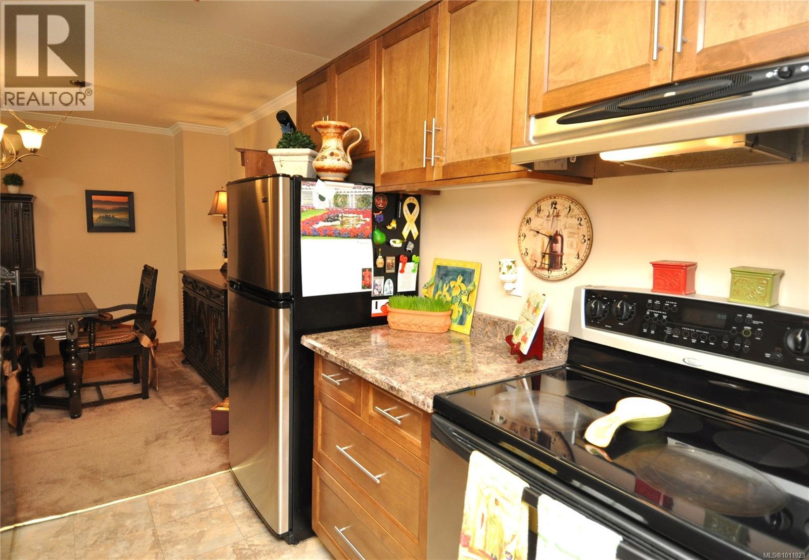 303 1068 Tolmie Ave, Saanich, British Columbia  V8X 4T4 - Photo 12 - 1011923