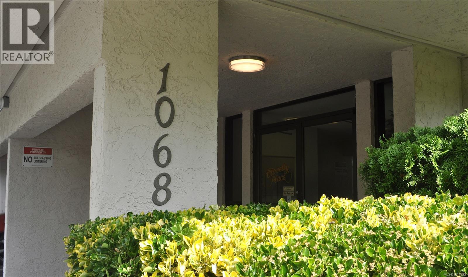 303 1068 Tolmie Ave, Saanich, British Columbia  V8X 4T4 - Photo 2 - 1011923
