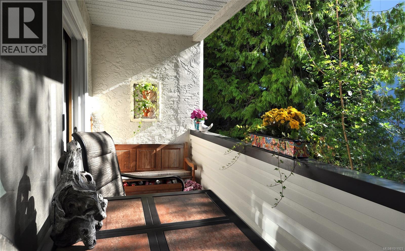 303 1068 Tolmie Ave, Saanich, British Columbia  V8X 4T4 - Photo 20 - 1011923