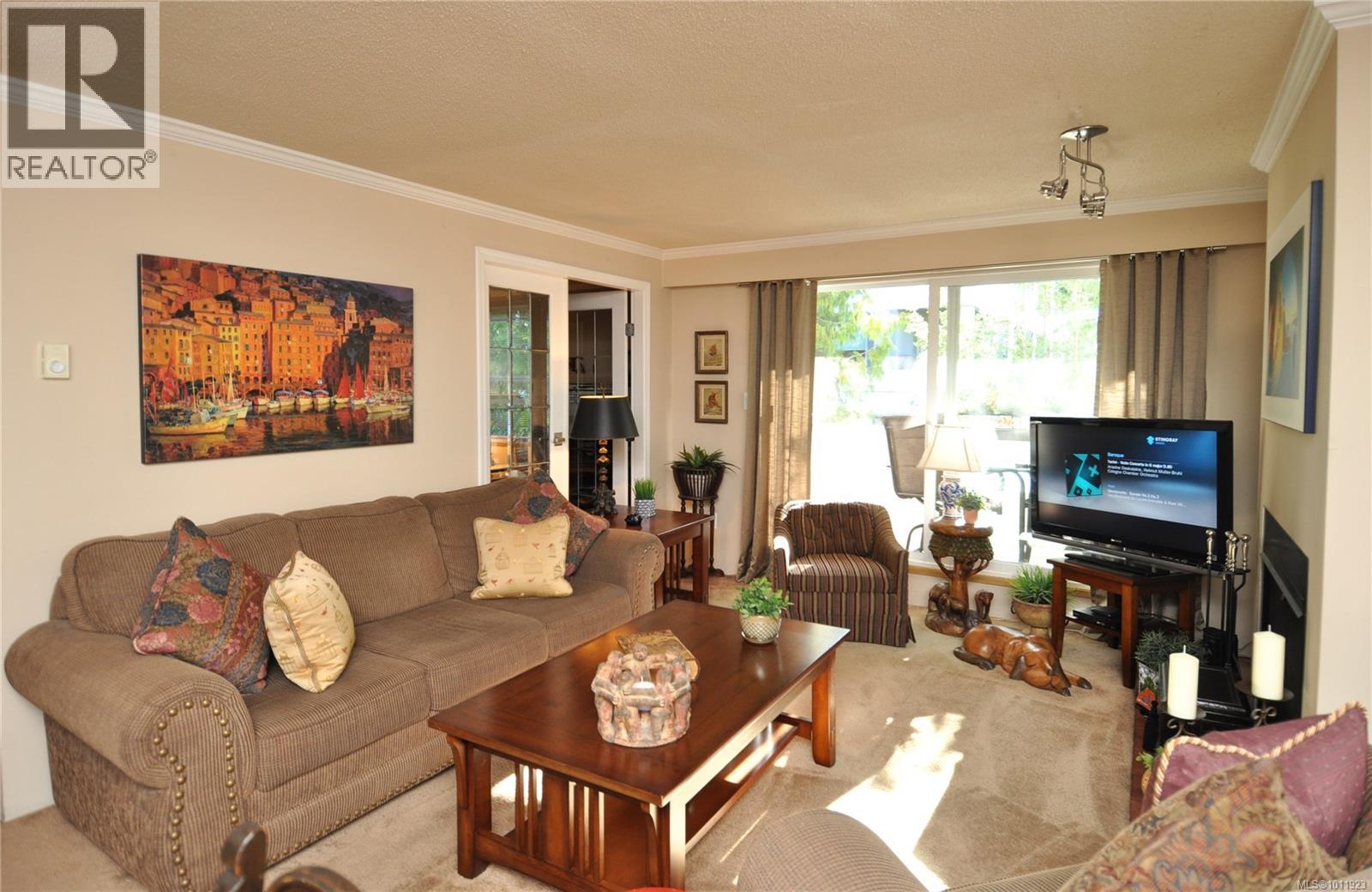 303 1068 Tolmie Ave, Saanich, British Columbia  V8X 4T4 - Photo 5 - 1011923