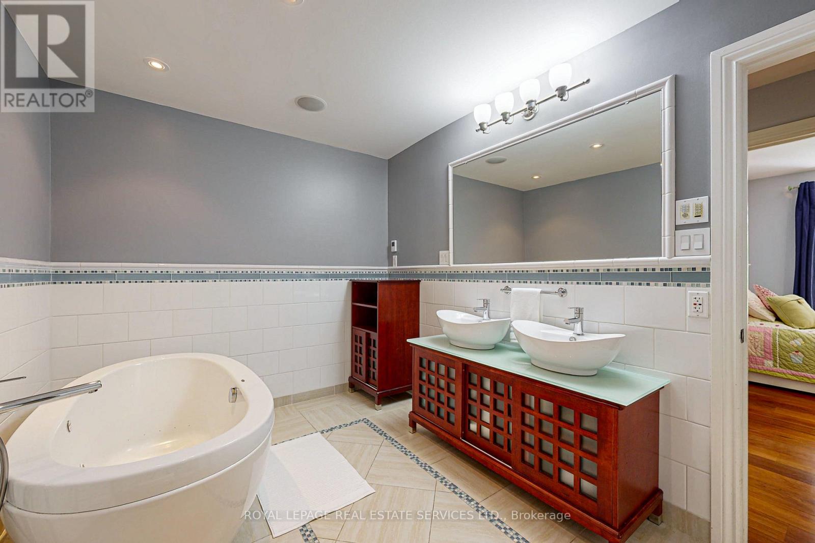 159 Viewbank Crescent, Oakville, Ontario  L6L 1R3 - Photo 27 - W12313847