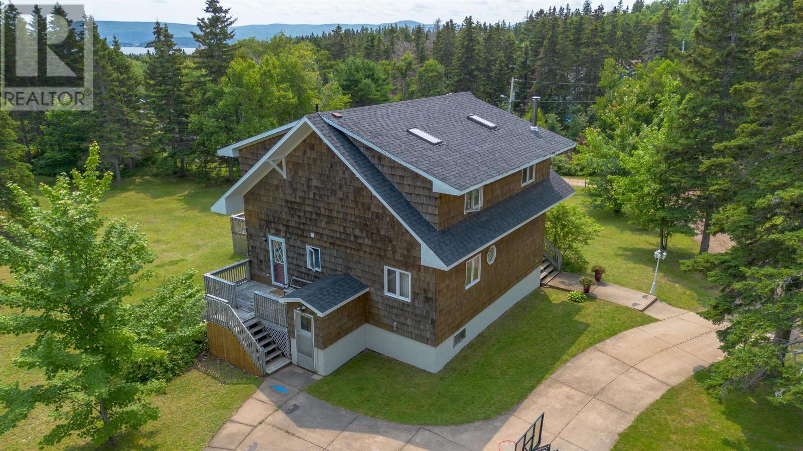 35679 Cabot Trail, Ingonish, Nova Scotia  B0C 1K0 - Photo 3 - 202518962