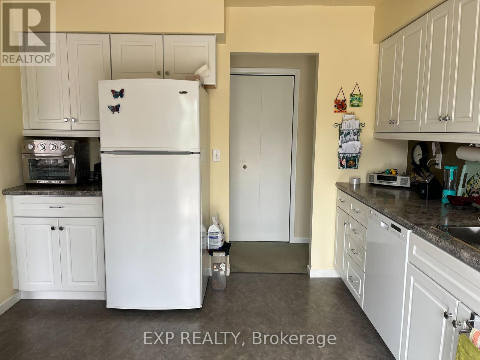 14 Dixie Place, Belleville, Ontario  K8P 5A9 - Photo 6 - X12363997