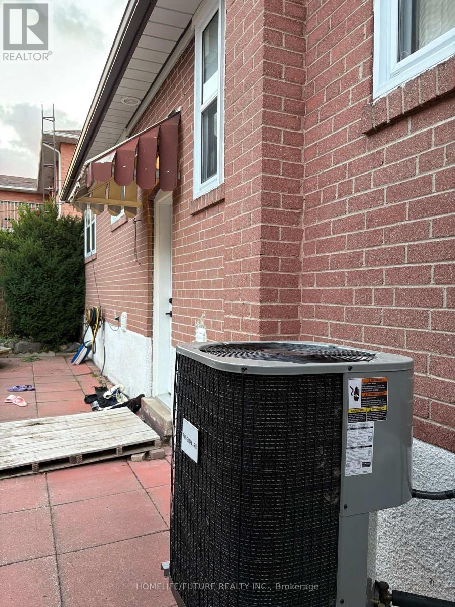 Bsmt - 541 Monteith Avenue, Oshawa, Ontario  L1J 1E2 - Photo 2 - E12365700