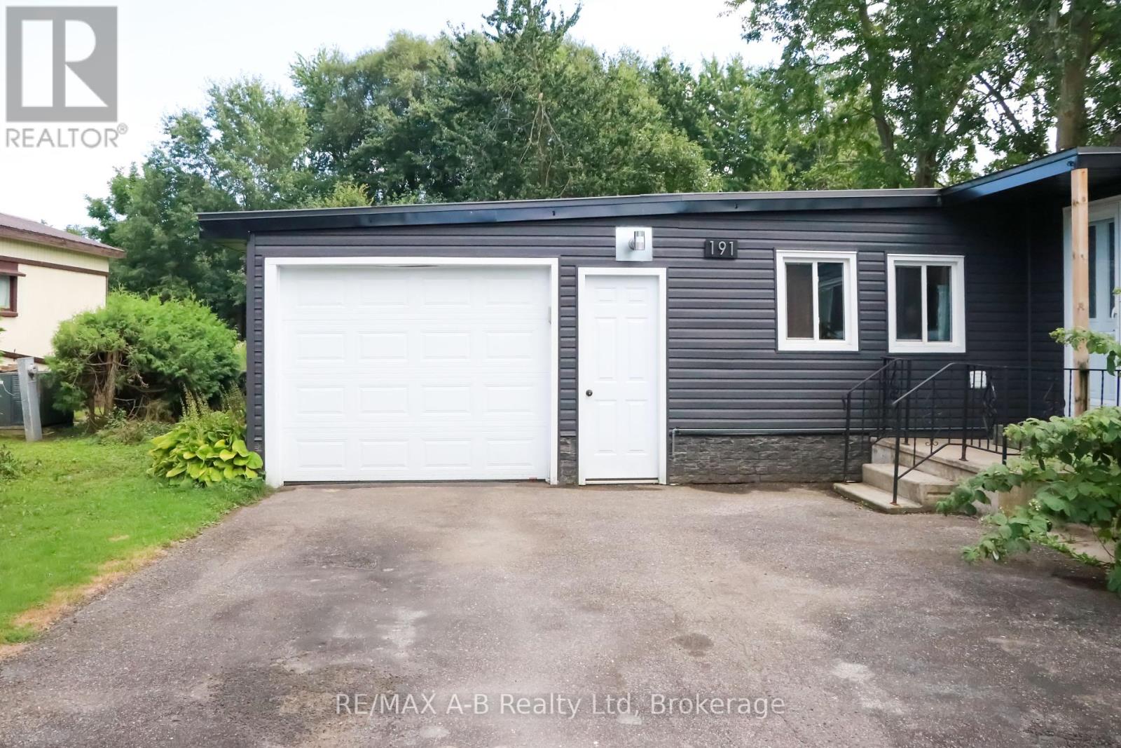 191 Cedar Street, Perth East (Crystal Lake), Ontario  N5A 6S6 - Photo 4 - X12365748
