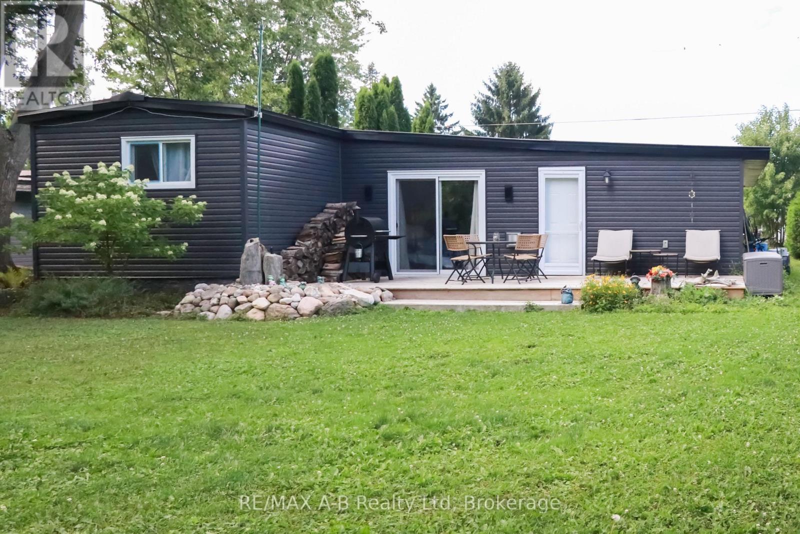 191 Cedar Street, Perth East (Crystal Lake), Ontario  N5A 6S6 - Photo 6 - X12365748