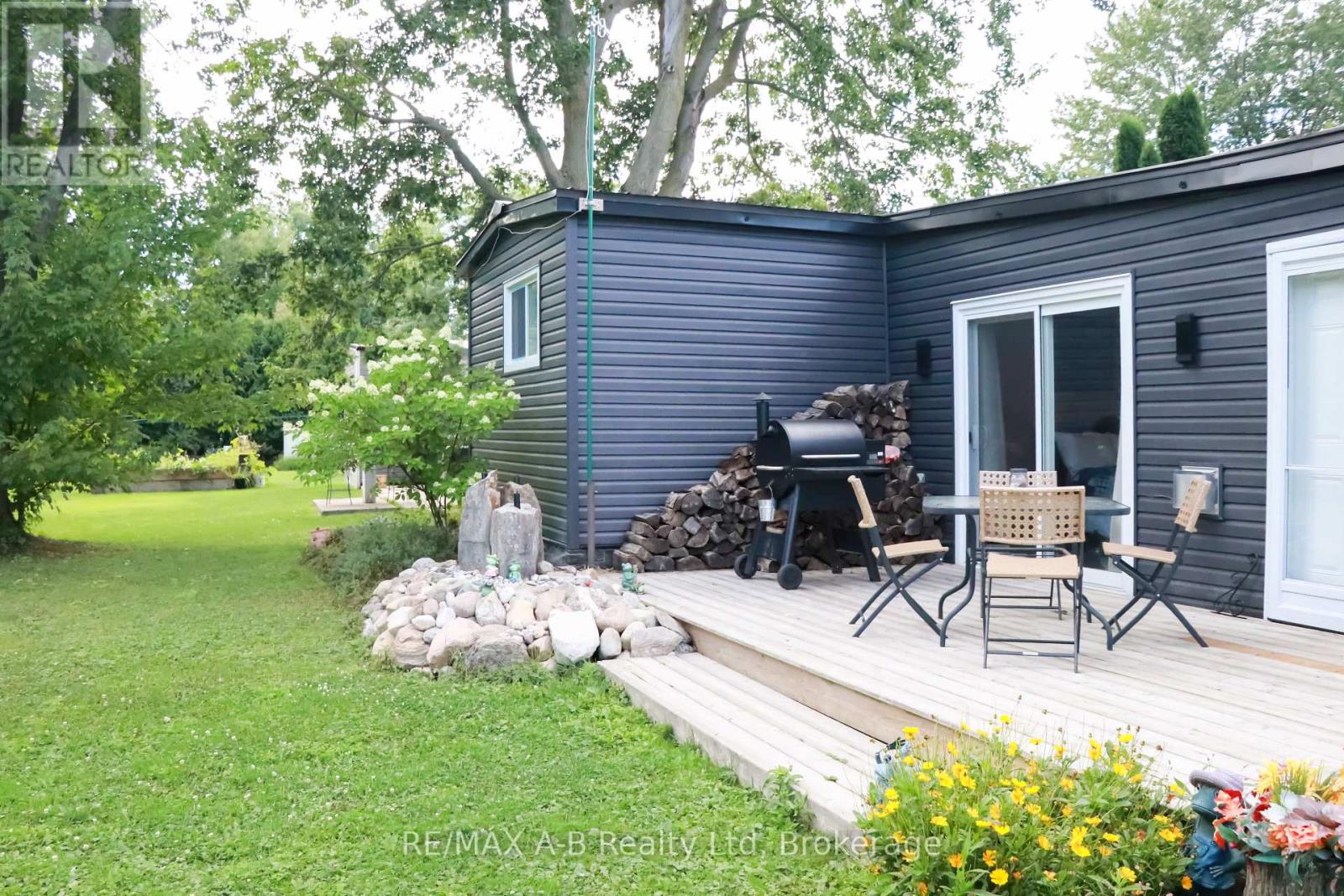 191 Cedar Street, Perth East (Crystal Lake), Ontario  N5A 6S6 - Photo 8 - X12365748