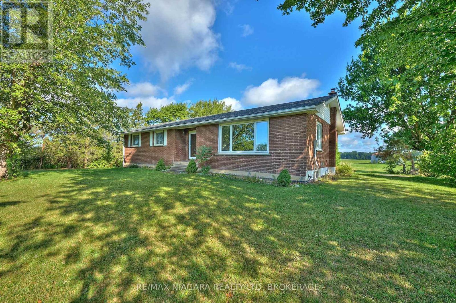 32626 Clarendon Street W, Wainfleet (Marshville/winger), Ontario  L0S 1V0 - Photo 12 - X12365740