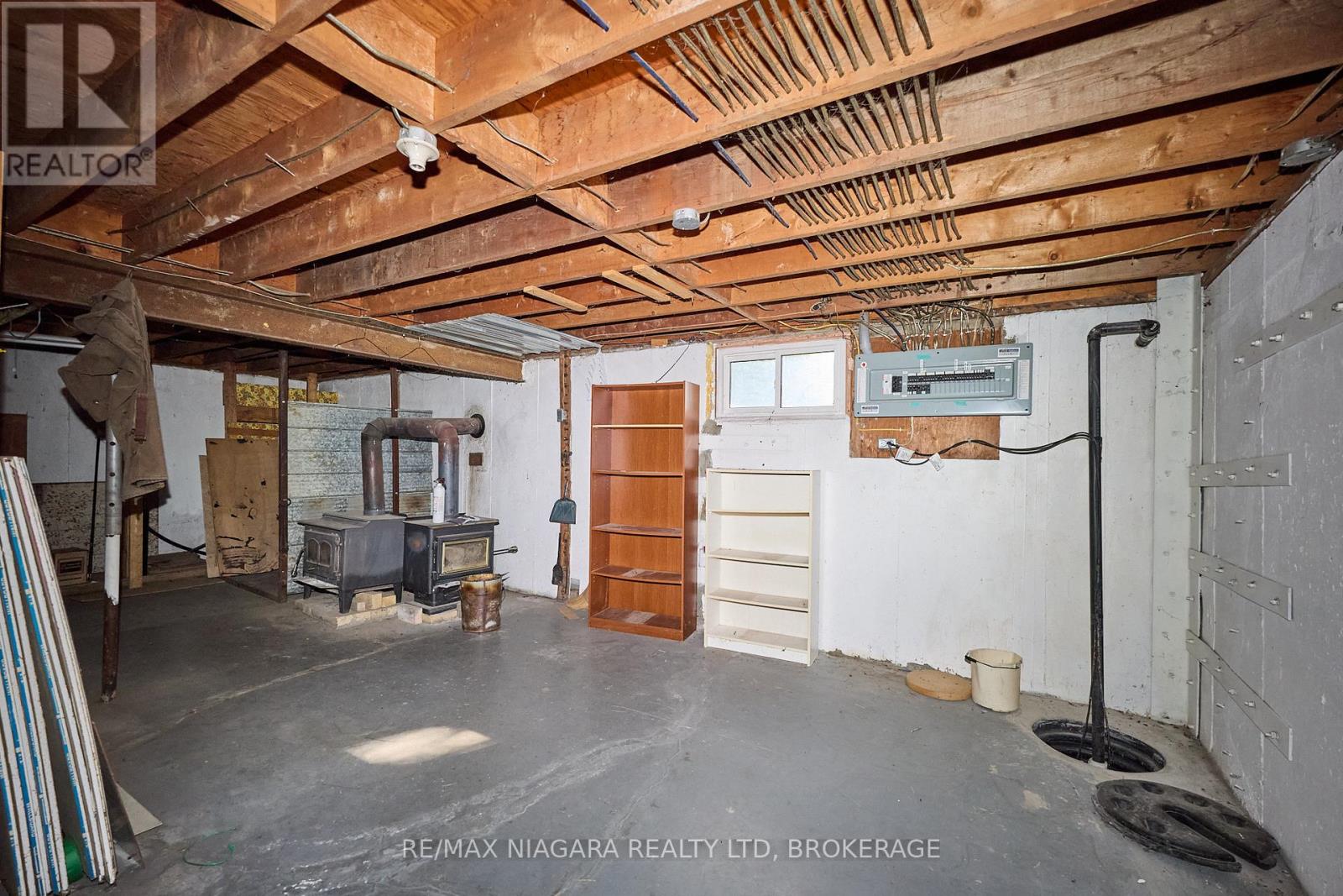32626 Clarendon Street W, Wainfleet (Marshville/winger), Ontario  L0S 1V0 - Photo 35 - X12365740