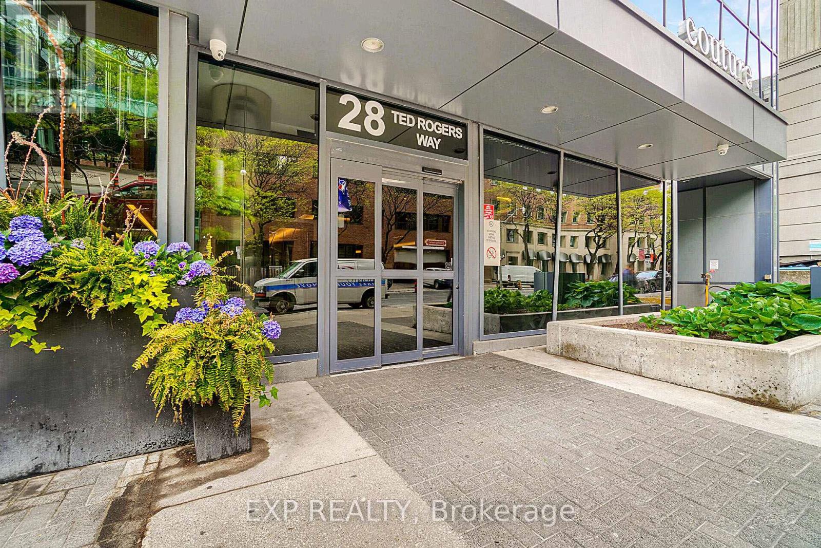 308 - 28 Ted Rogers Way, Toronto, Ontario  M4Y 2W7 - Photo 4 - C12365734