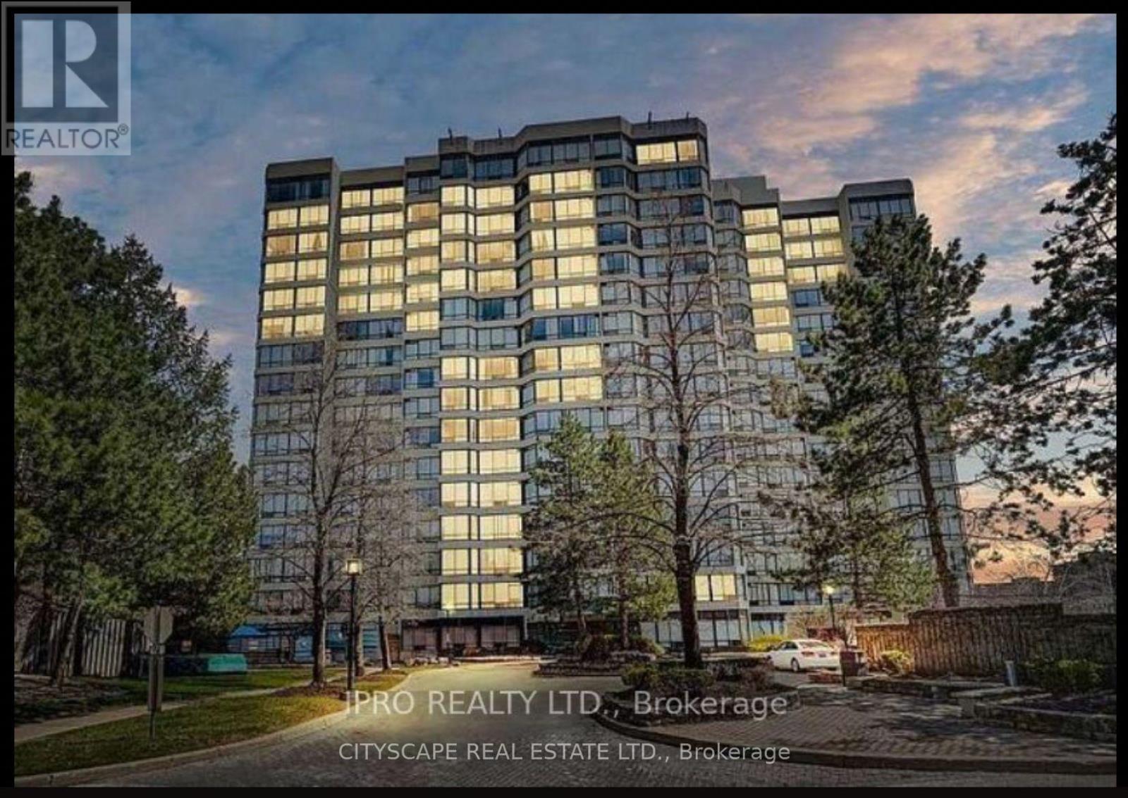1001 - 26 Hanover Road, Brampton, Ontario  L6S 4T2 - Photo 2 - W12365598