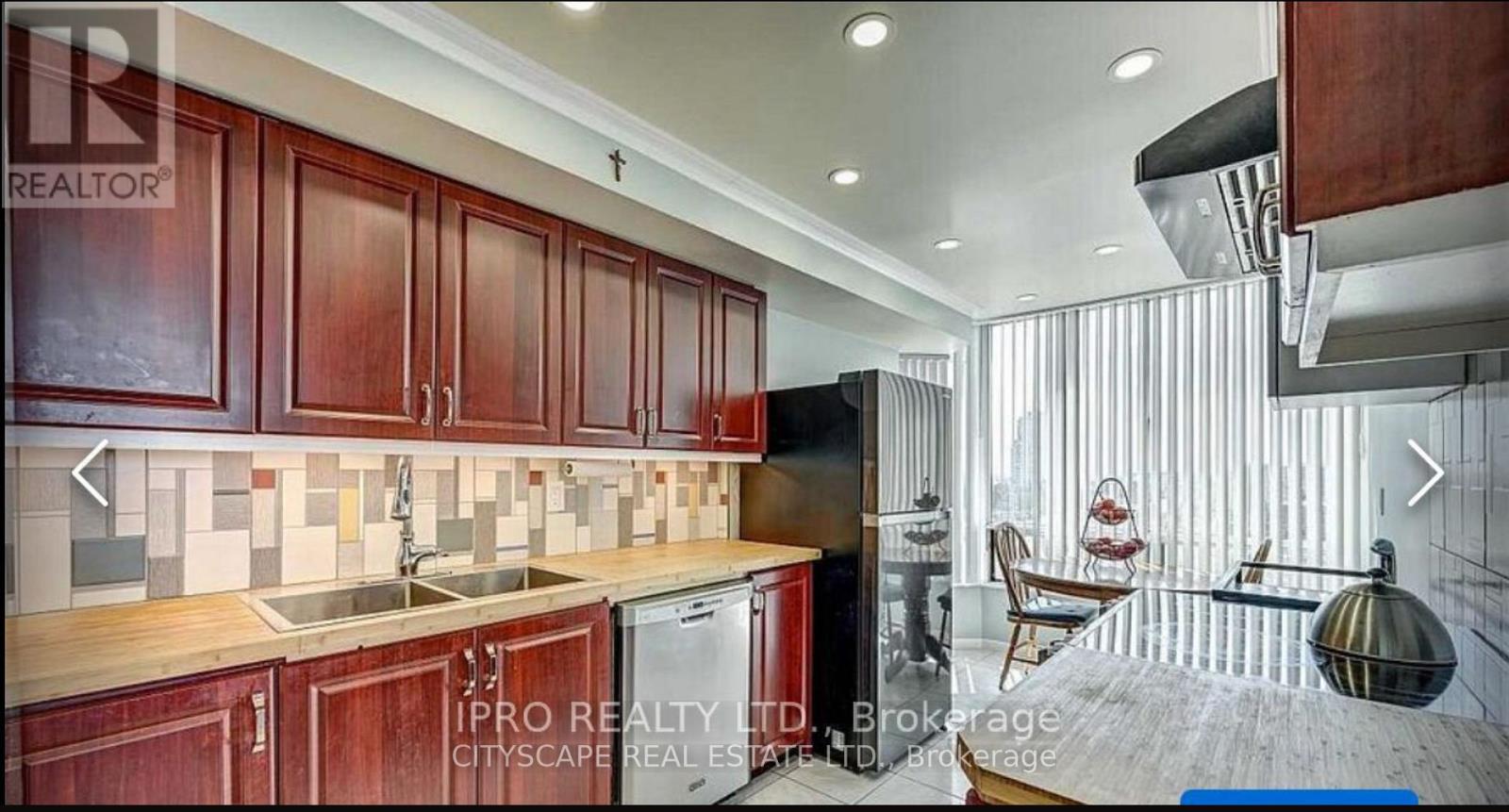 1001 - 26 Hanover Road, Brampton, Ontario  L6S 4T2 - Photo 8 - W12365598