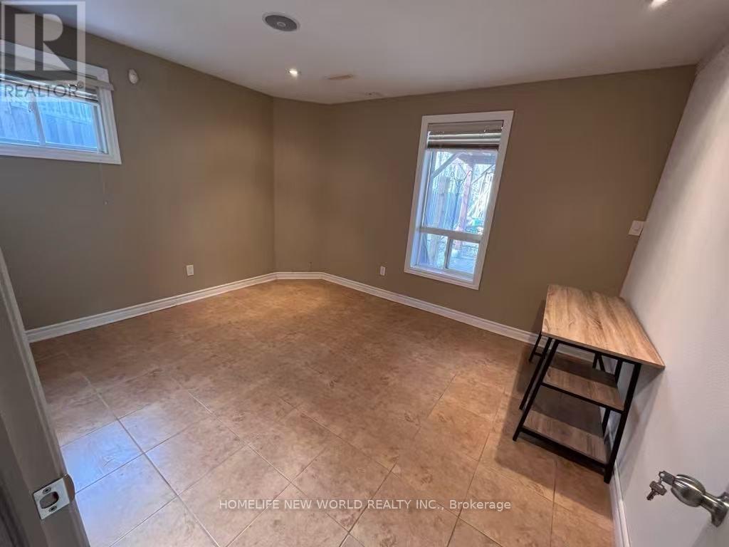 48 Sandbanks Drive, Richmond Hill, Ontario  L4E 4K7 - Photo 7 - N12365749