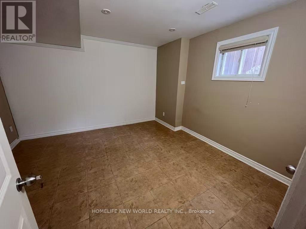 48 Sandbanks Drive, Richmond Hill, Ontario  L4E 4K7 - Photo 8 - N12365749