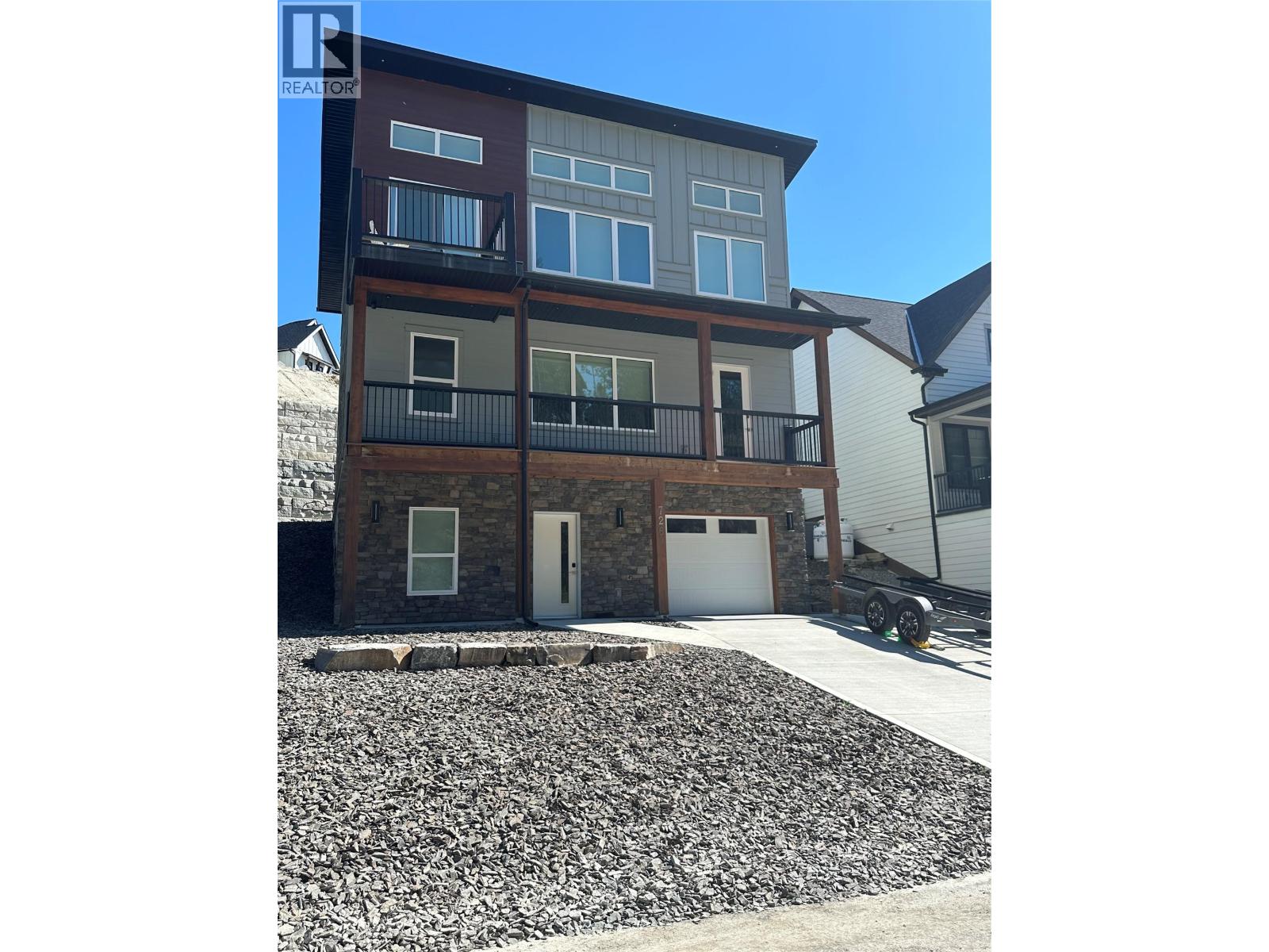 726 TAYNTON Drive, Invermere, British Columbia