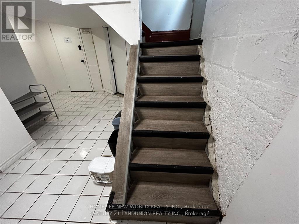 Main Rm 2 - 46 Arnold Street, Hamilton, Ontario  L8S 1R4 - Photo 16 - X12363893