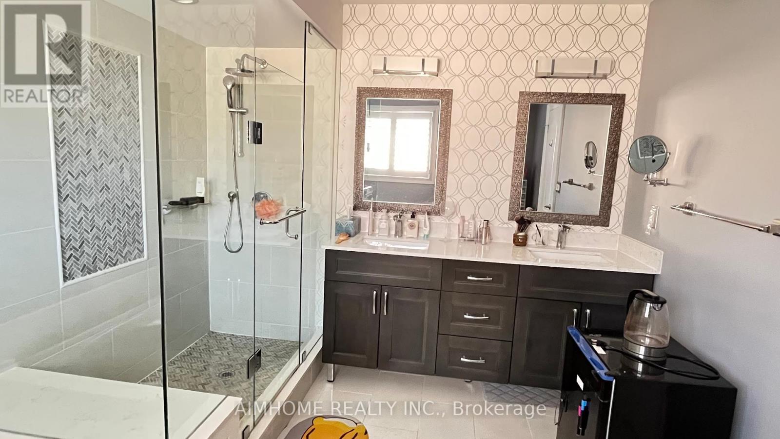 Main And Upper - 881 Knotty Pine Grove, Mississauga, Ontario  L5W 1K2 - Photo 11 - W12365782