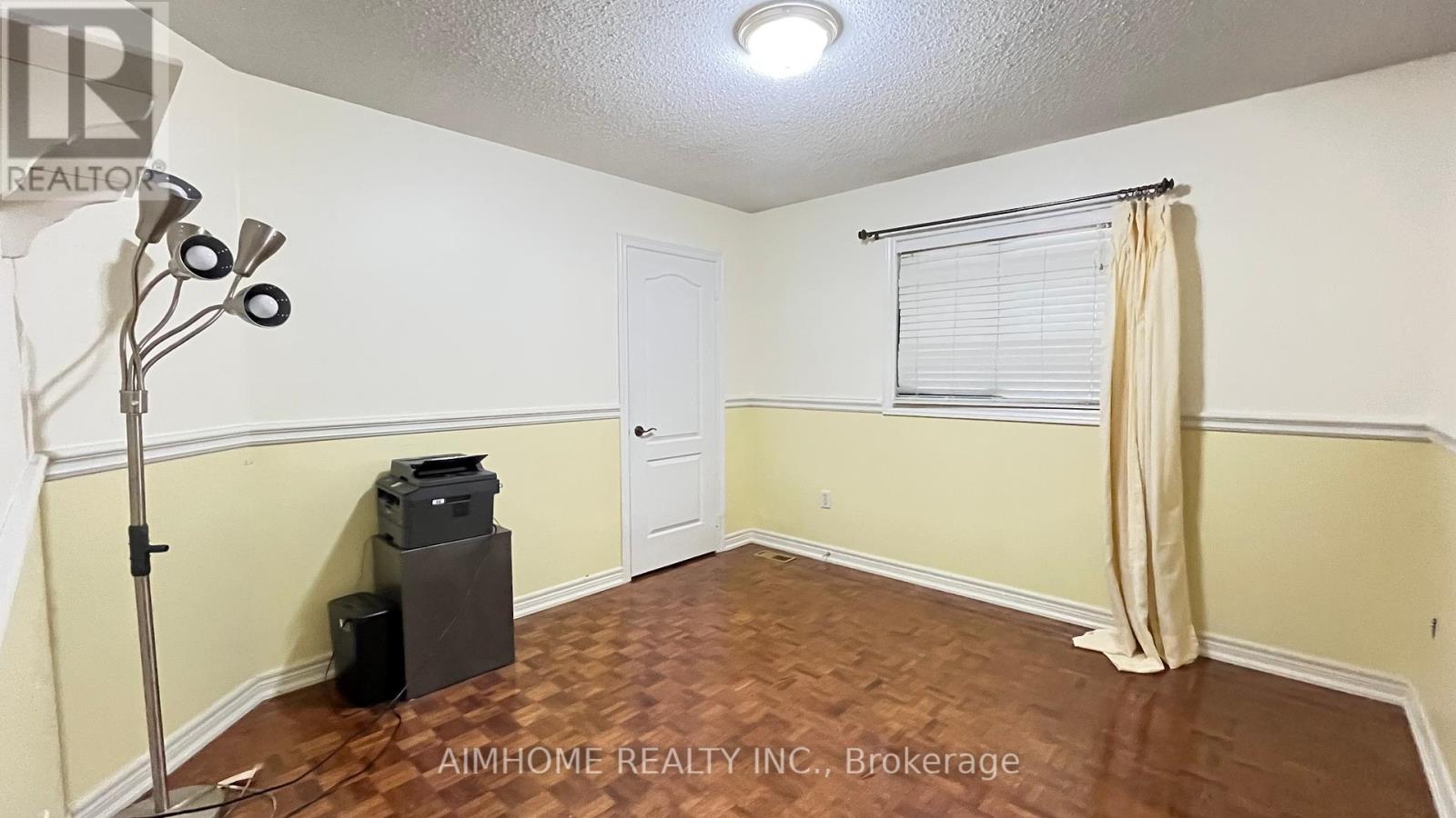 Main And Upper - 881 Knotty Pine Grove, Mississauga, Ontario  L5W 1K2 - Photo 12 - W12365782