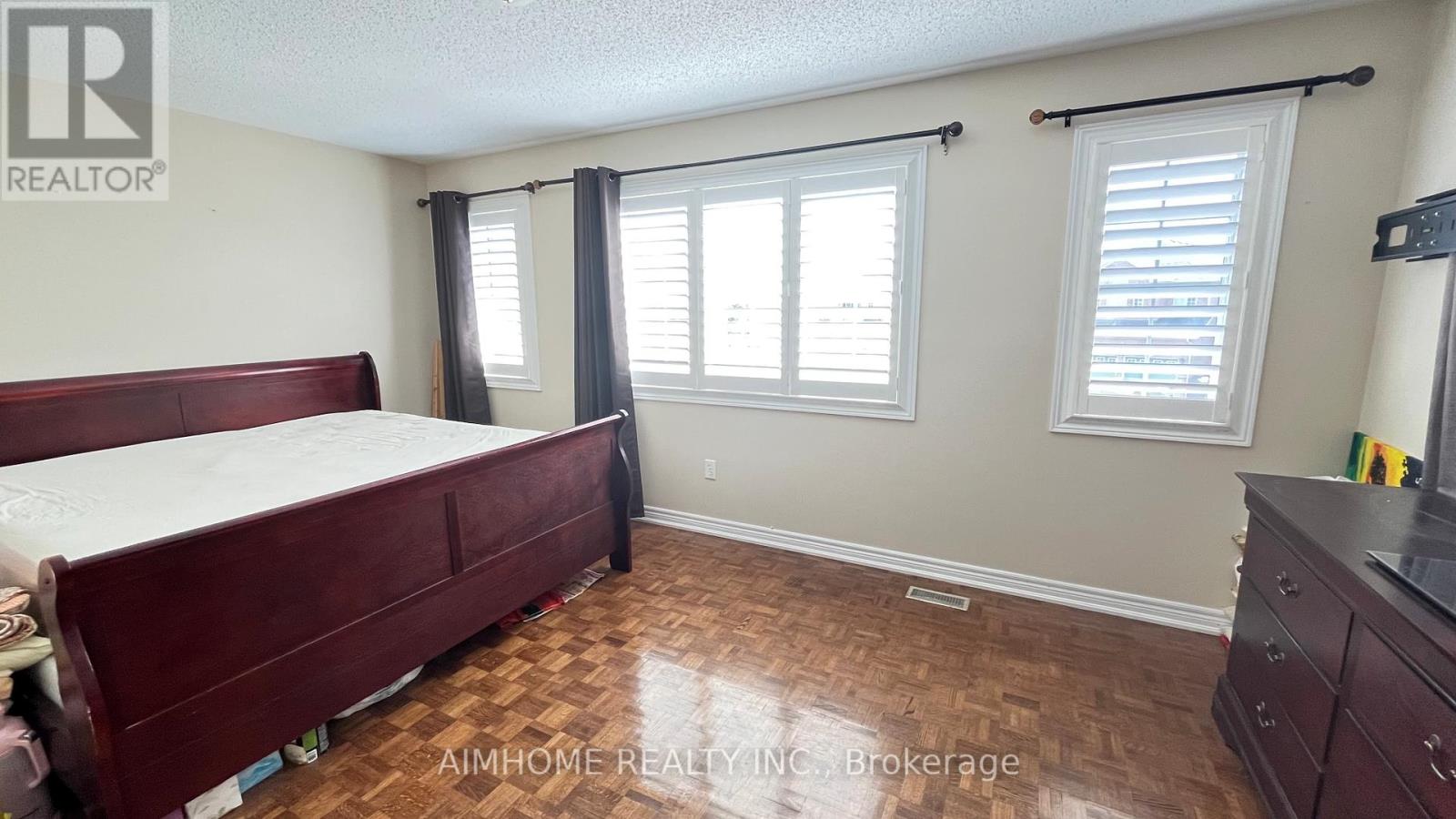 Main And Upper - 881 Knotty Pine Grove, Mississauga, Ontario  L5W 1K2 - Photo 13 - W12365782