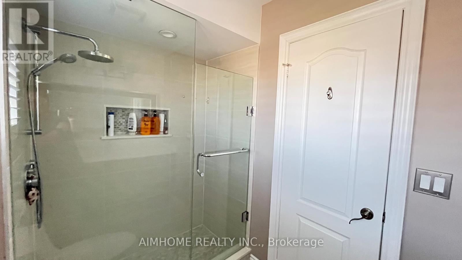 Main And Upper - 881 Knotty Pine Grove, Mississauga, Ontario  L5W 1K2 - Photo 15 - W12365782