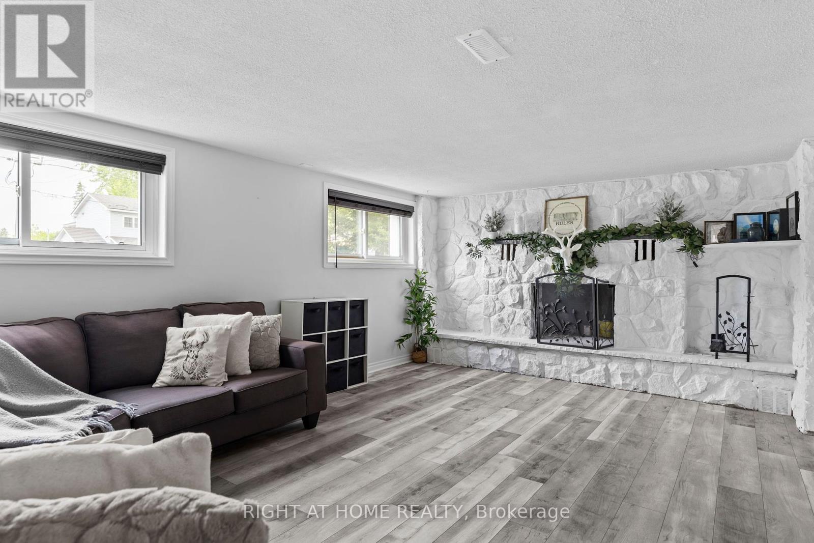 124 Sydenham Street, Essa, Ontario  L0M 1B0 - Photo 13 - N12365789