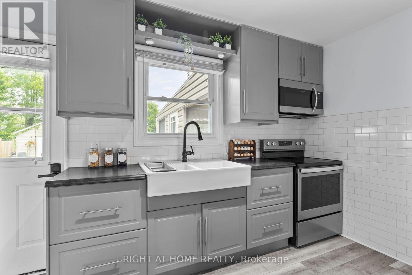 124 Sydenham Street, Essa, Ontario  L0M 1B0 - Photo 2 - N12365789