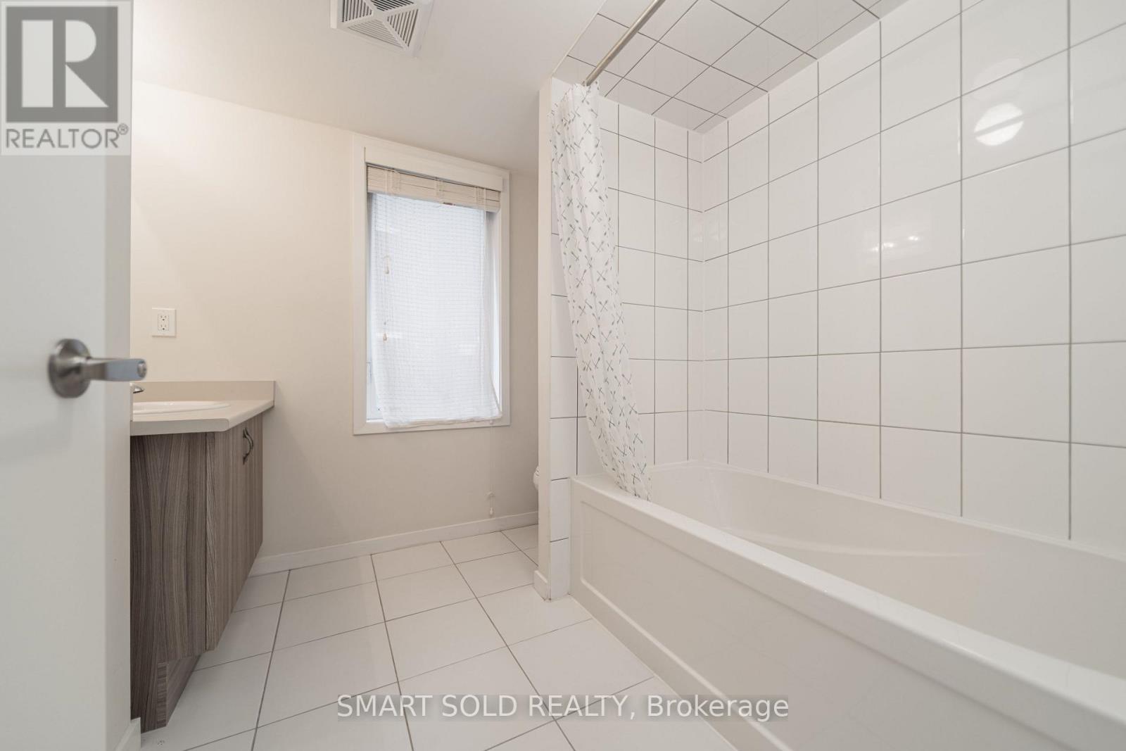 107 - 600 Alex Gardner Circle, Aurora, Ontario  L4G 3G5 - Photo 11 - N12365804