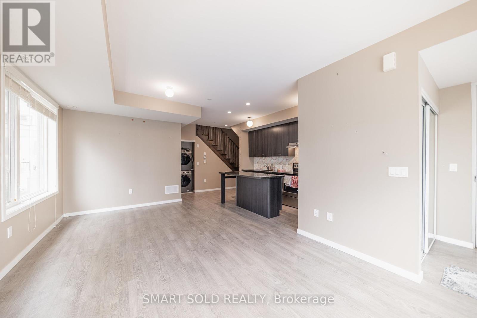 107 - 600 Alex Gardner Circle, Aurora, Ontario  L4G 3G5 - Photo 3 - N12365804