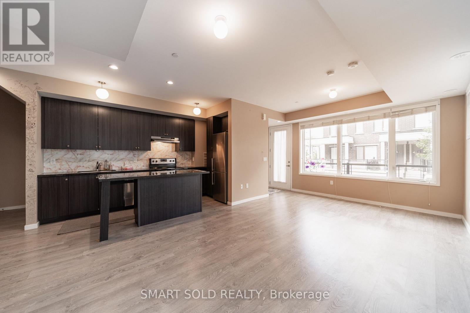 107 - 600 Alex Gardner Circle, Aurora, Ontario  L4G 3G5 - Photo 4 - N12365804