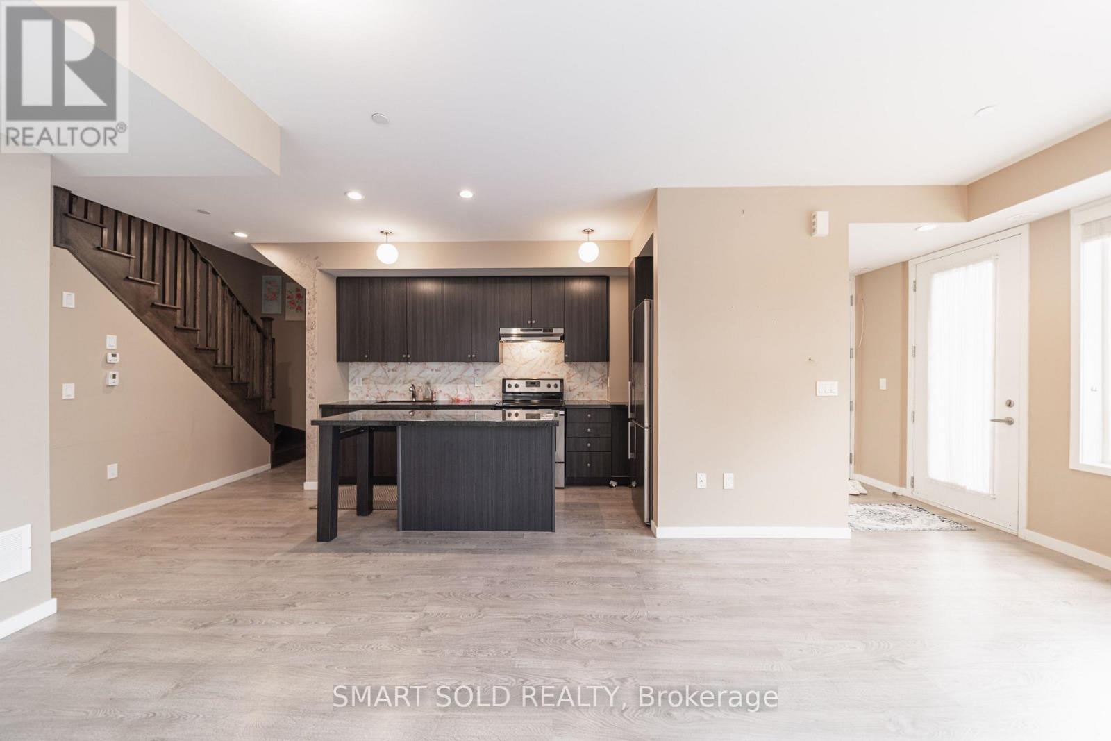 107 - 600 Alex Gardner Circle, Aurora, Ontario  L4G 3G5 - Photo 5 - N12365804