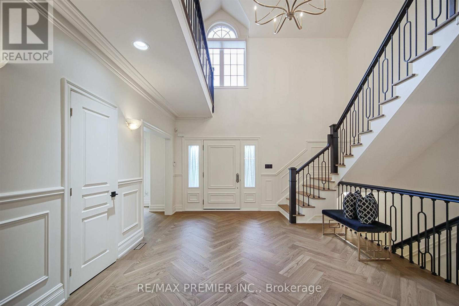 Property at 115 SOUTHLAWN DRIVE image 4