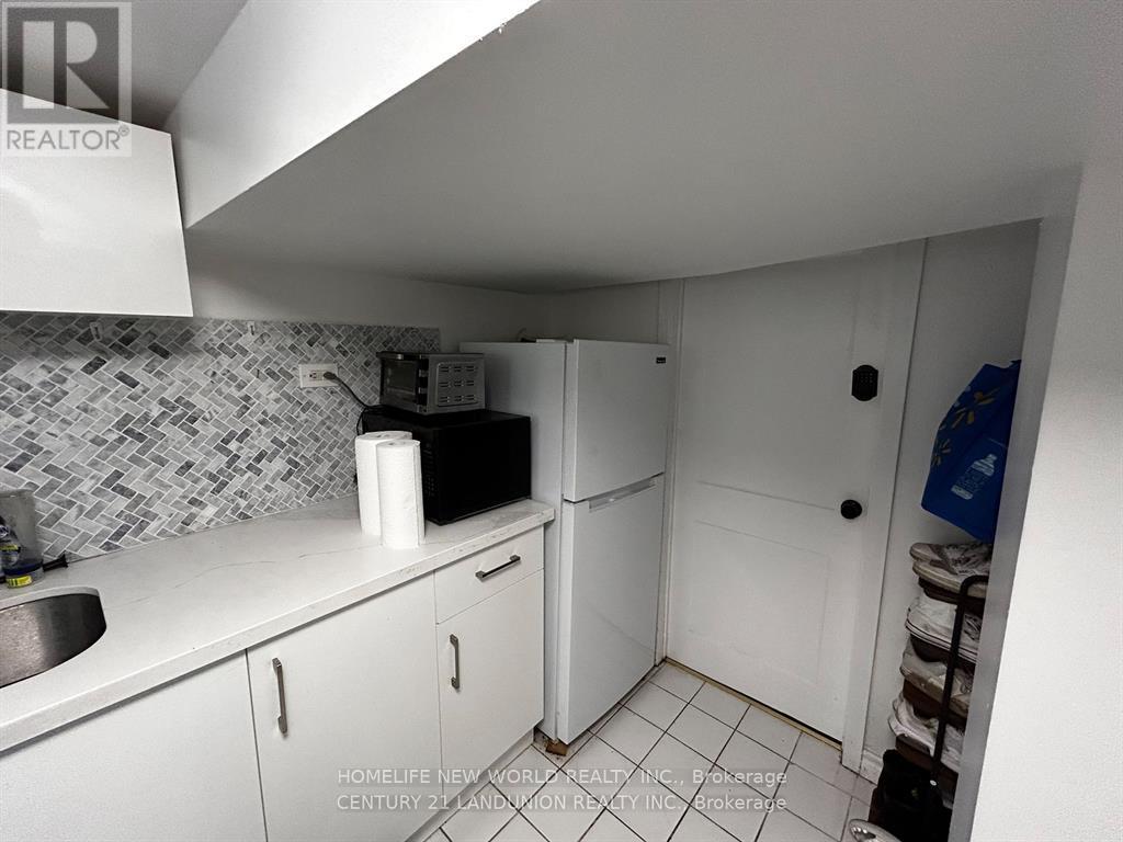 Bsmt Rm 2 - 46 Arnold Street, Hamilton, Ontario  L8S 1R4 - Photo 12 - X12365841