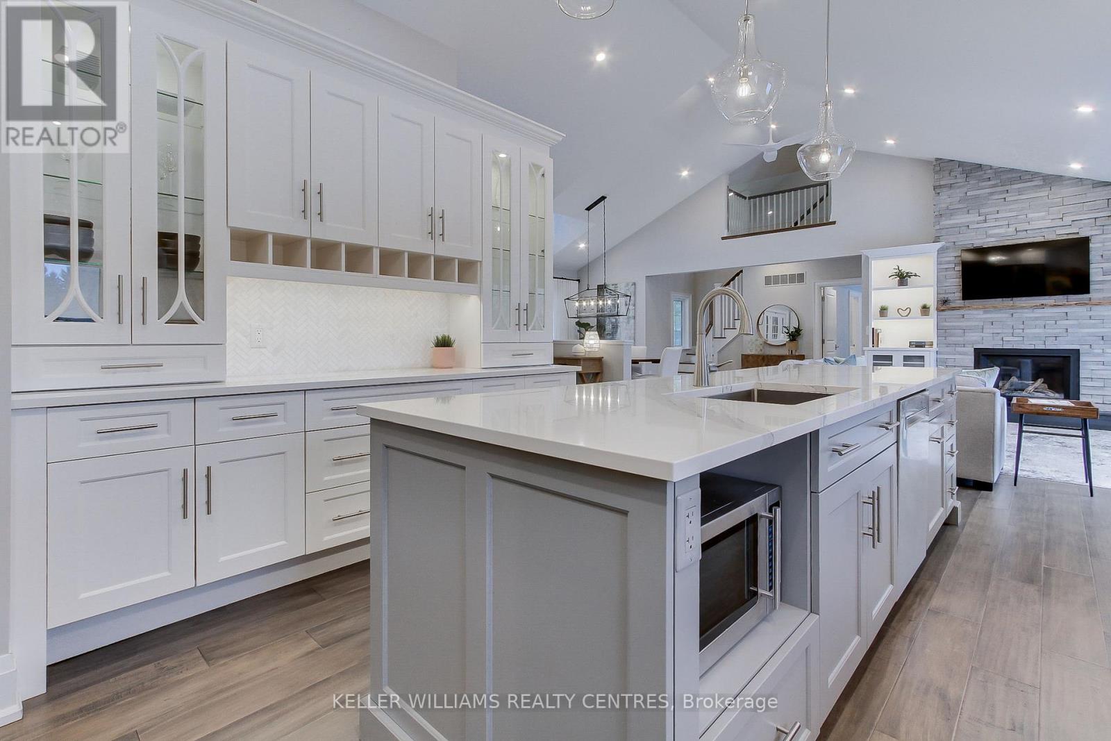 17781 Mccowan Road, East Gwillimbury, Ontario  L0G 1E0 - Photo 14 - N12365879
