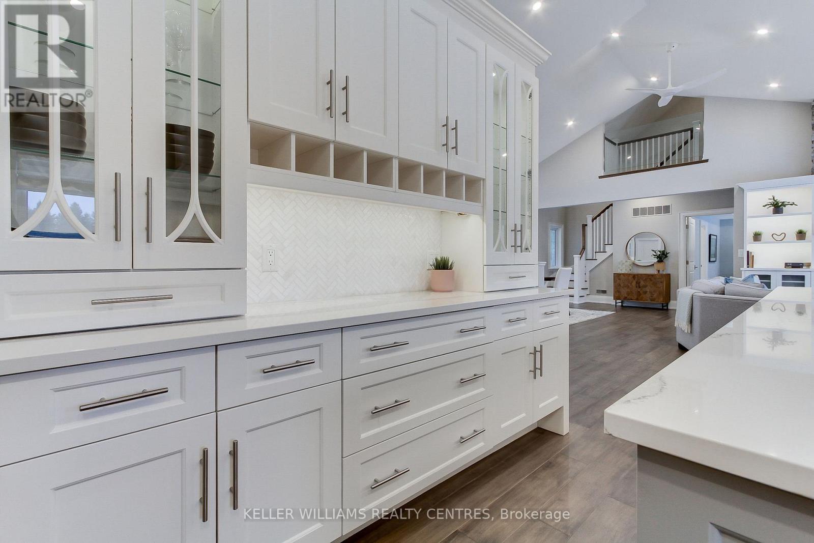 17781 Mccowan Road, East Gwillimbury, Ontario  L0G 1E0 - Photo 16 - N12365879