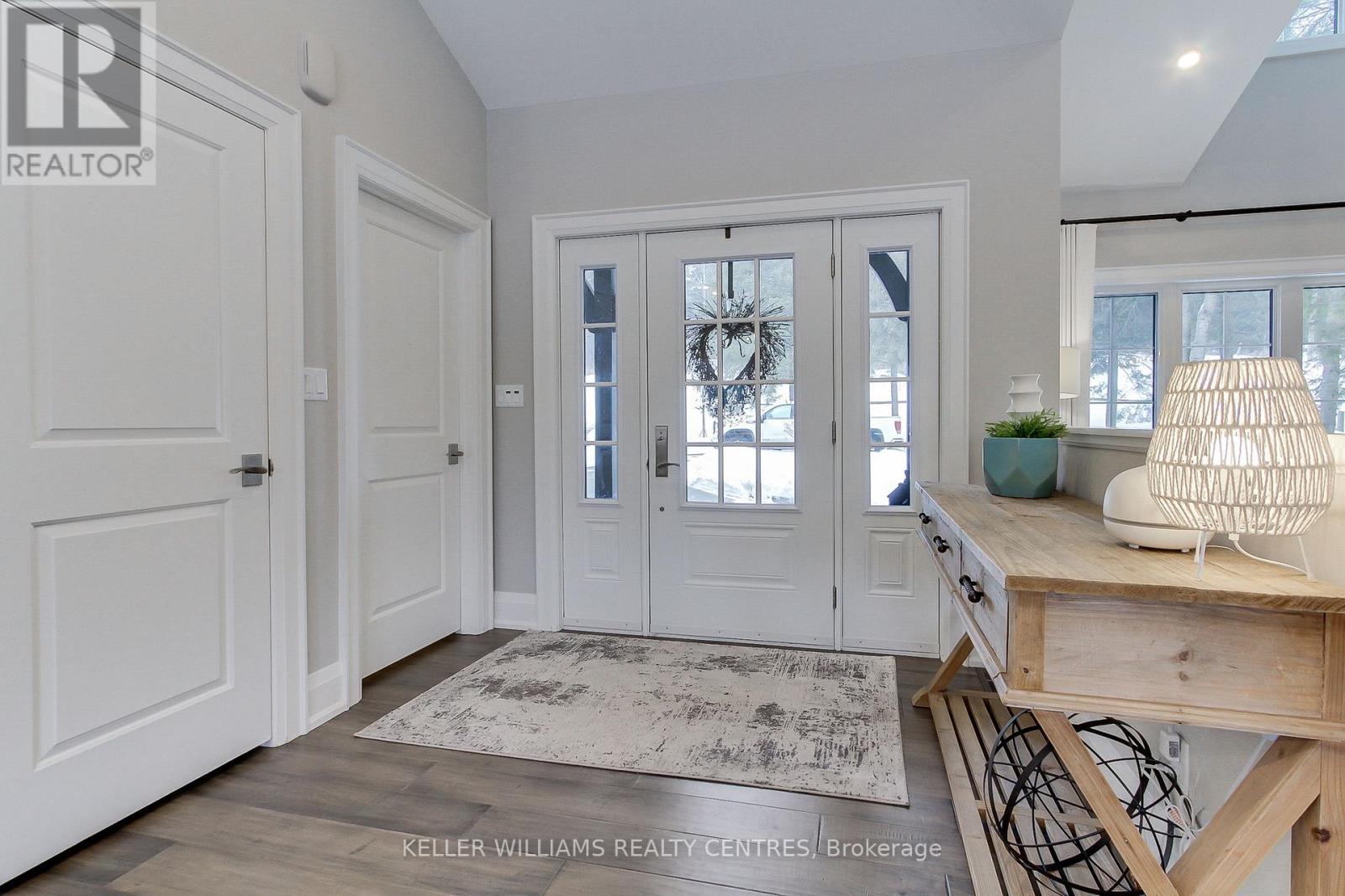 17781 Mccowan Road, East Gwillimbury, Ontario  L0G 1E0 - Photo 9 - N12365879